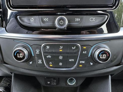 Used 2023 Chevrolet Traverse RS AWD/4WD image 23