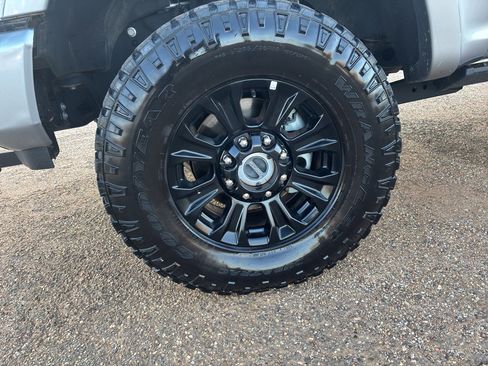 Used 2022 Ford F250 Lariat w/ Tremor Off-Road Package image 9