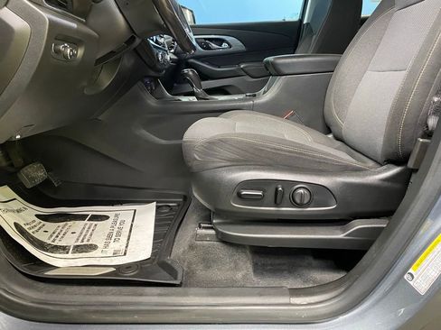 Used 2020 Chevrolet Traverse LT image 14