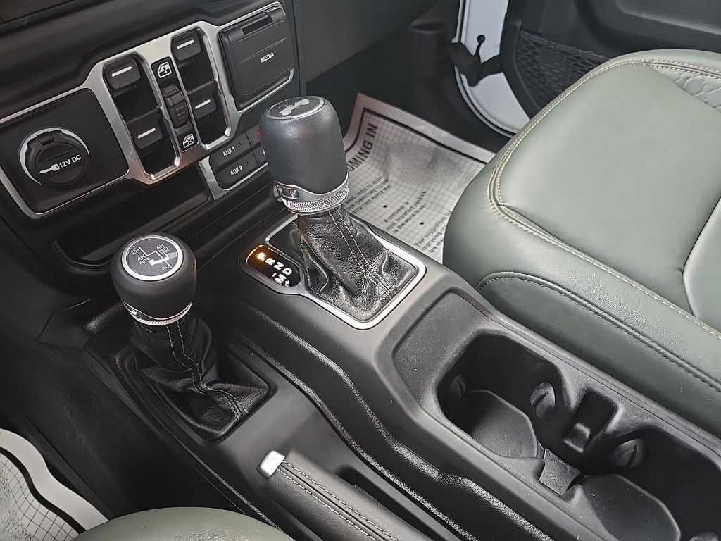 Used 2024 Jeep Wrangler High Altitude AWD/4WD image 21
