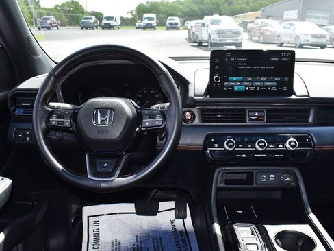Used 2025 Honda Pilot TrailSport image 17