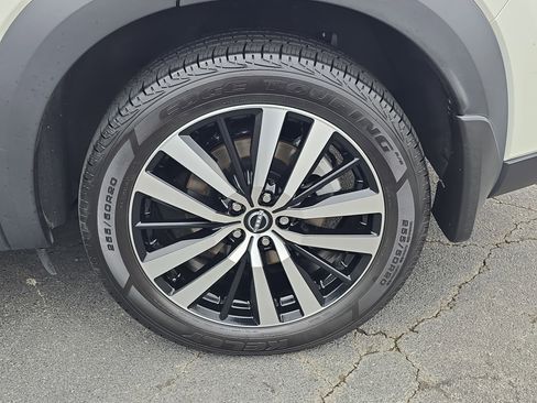 Certified 2023 Nissan Pathfinder Platinum image 33