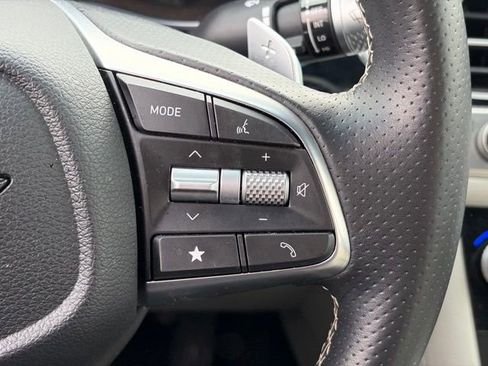 Used 2025 Genesis G70 2.5T image 14