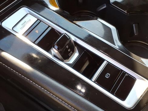 Used 2025 Volkswagen Atlas SE image 18