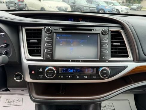 Used 2017 Toyota Highlander Limited AWD/4WD image 32