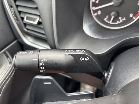 Used 2024 Nissan Rogue SV image 25