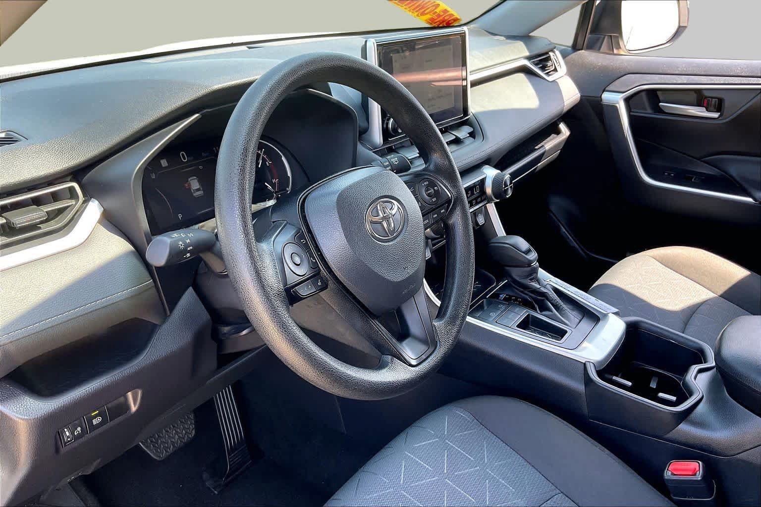Used 2025 Toyota RAV4 XLE FWD image 15