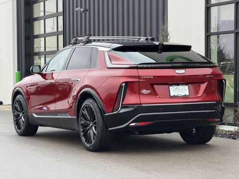 Used 2025 Cadillac Lyriq Luxury image 3