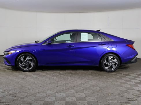 Used 2024 Hyundai Elantra SEL w/ Convenience Package FWD image 18