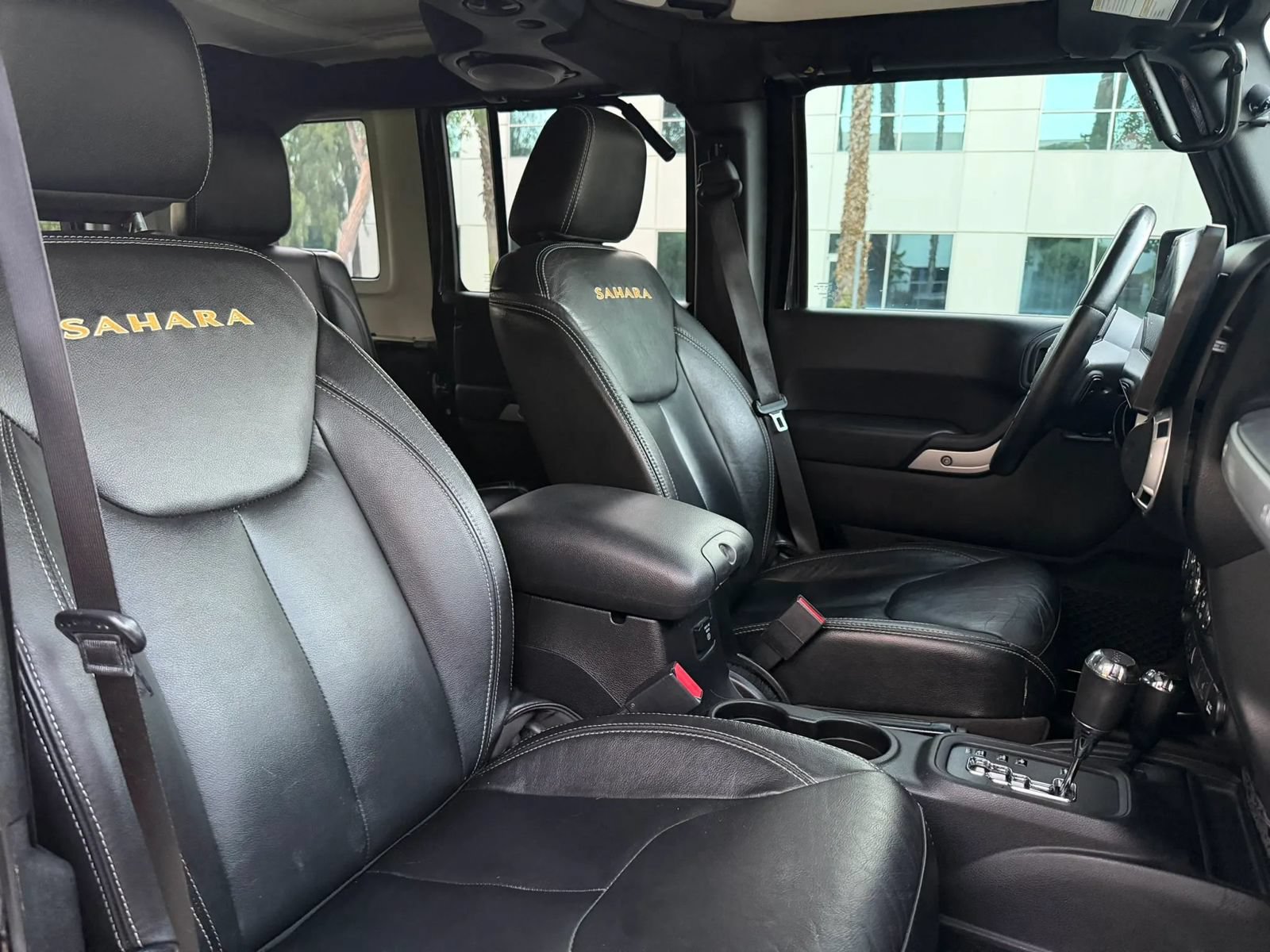 Used 2014 Jeep Wrangler Unlimited Sahara w/ Connectivity Group AWD/4WD image 17