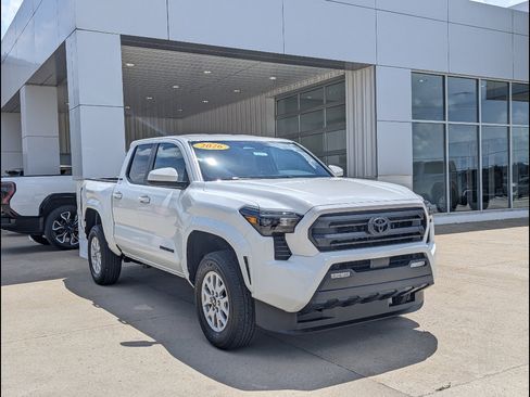 Used 2026 Toyota Tacoma SR5 AWD/4WD image 4