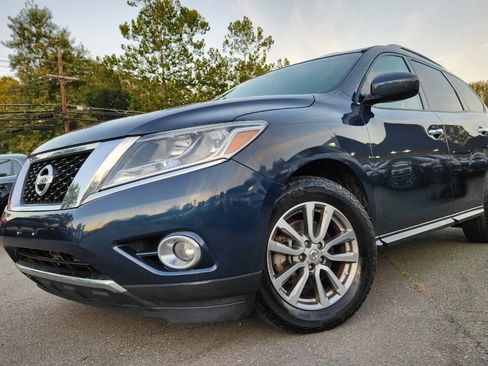 Used 2015 Nissan Pathfinder SV w/ Cargo Package FWD image 2