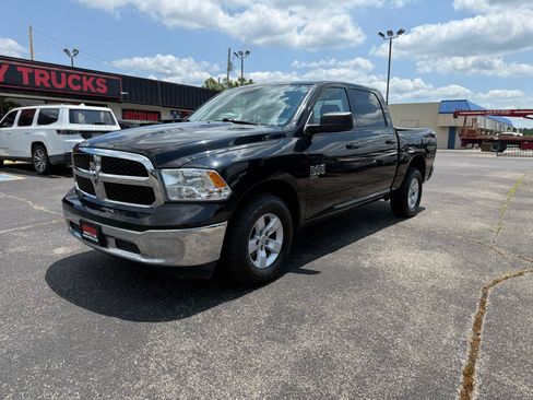 Used 2021 RAM 1500 Classic SLT AWD/4WD image 4