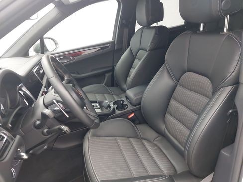 Certified 2026 Porsche Macan Turbo AWD/4WD image 17