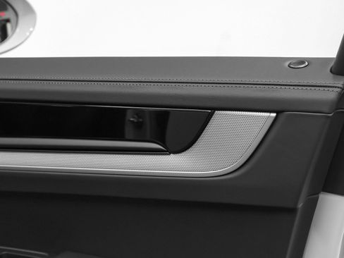 New 2026 Porsche Cayenne image 23