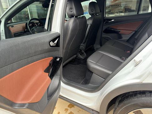 Used 2021 Volkswagen ID.4 Pro S w/ Gradient Package image 9