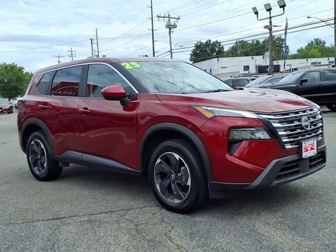 Used 2025 Nissan Rogue SV AWD/4WD image 3