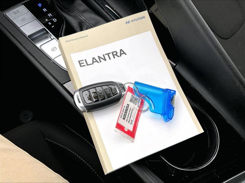 Used 2023 Hyundai Elantra SEL w/ Convenience Package image 29