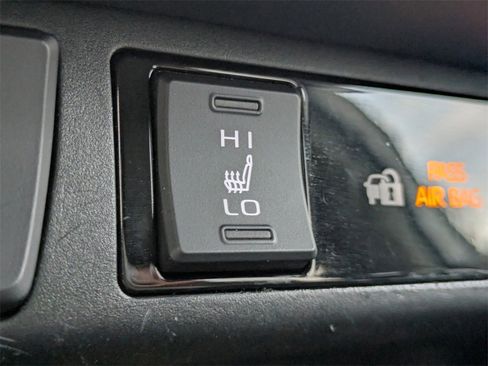 Used 2023 Toyota RAV4 XLE Premium image 22