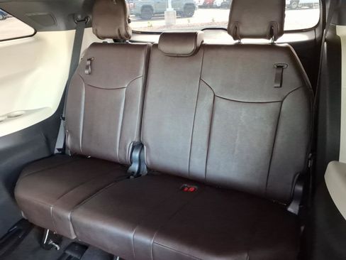 Certified 2023 Toyota Sienna Platinum image 11