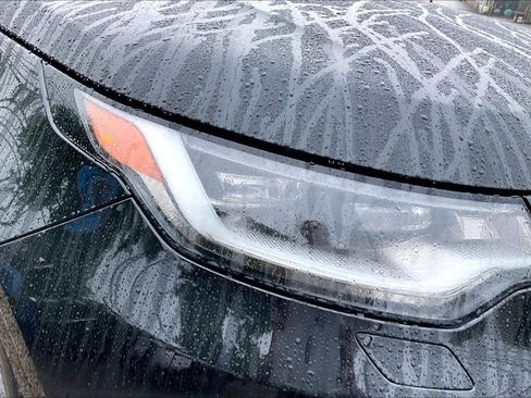 Used 2023 Land Rover Discovery Metropolitan Edition image 28