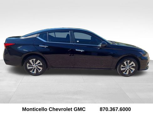Used 2025 Nissan Altima 2.5 S FWD image 8