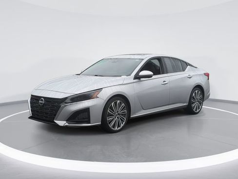 Used 2023 Nissan Altima 2.5 SL FWD image 1
