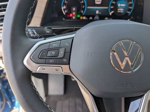 Used 2025 Volkswagen Atlas SE image 16