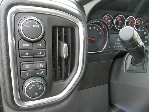Certified 2021 Chevrolet Silverado 1500 LT Trail Boss w/ Convenience Package II AWD/4WD image 24