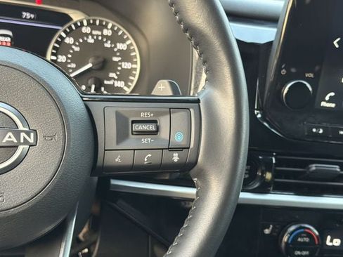 Used 2025 Nissan Pathfinder SL FWD image 28