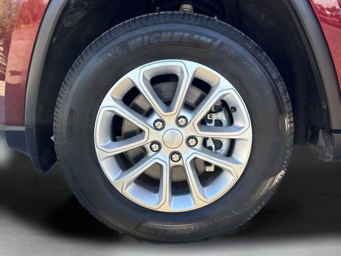 Used 2022 Jeep Grand Cherokee Laredo E image 33