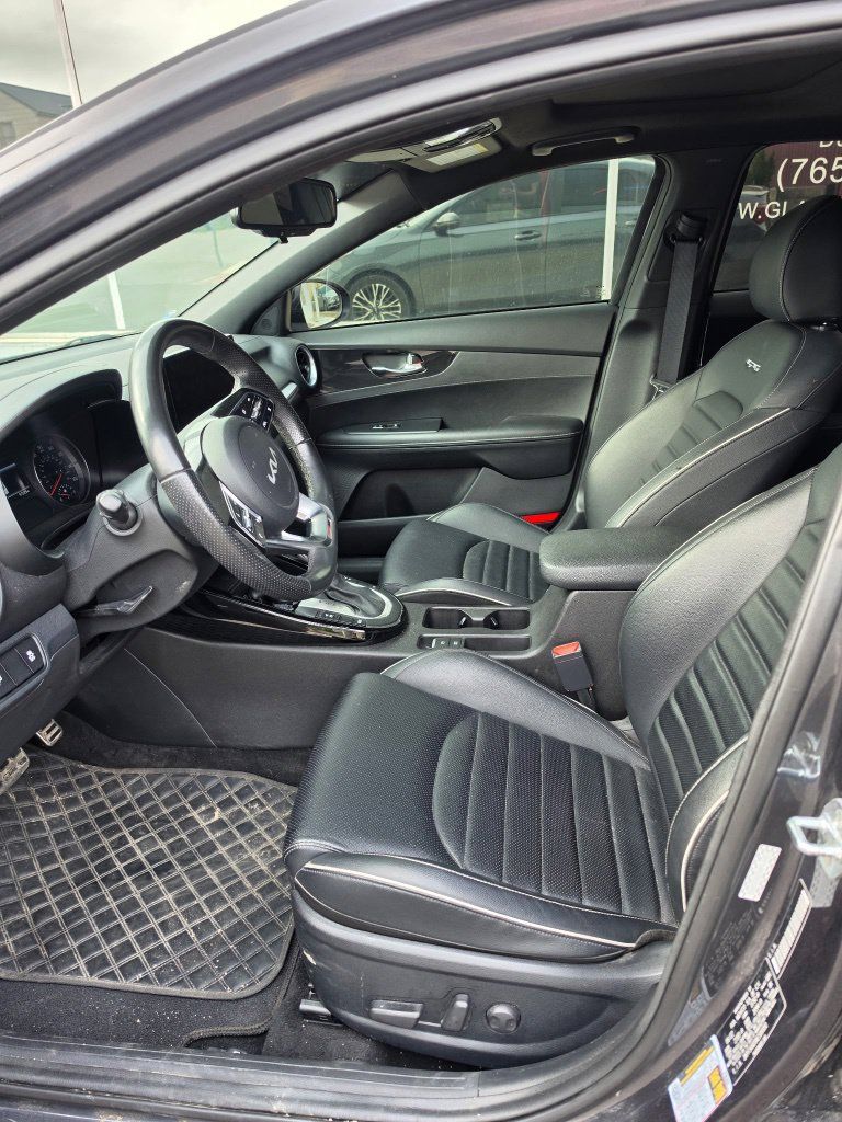 Used 2022 Kia Forte GT-Line w/ GT-Line Premium Package FWD image 9