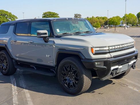 Used 2025 GMC Hummer EV 2X w/ LPO, Cargo Utility Package AWD/4WD image 8