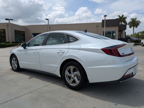 Used 2021 Hyundai Sonata SE FWD image 4
