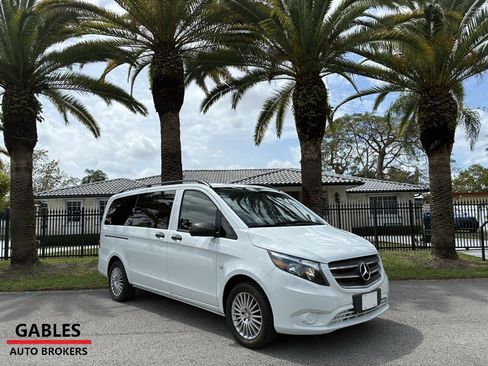 Used 2018 Mercedes-Benz Metris Passenger image 1