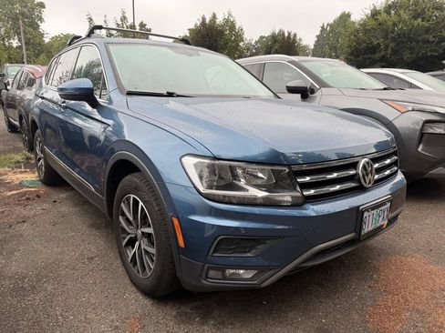 Used 2018 Volkswagen Tiguan SE w/ Panoramic Sunroof Package AWD/4WD image 4