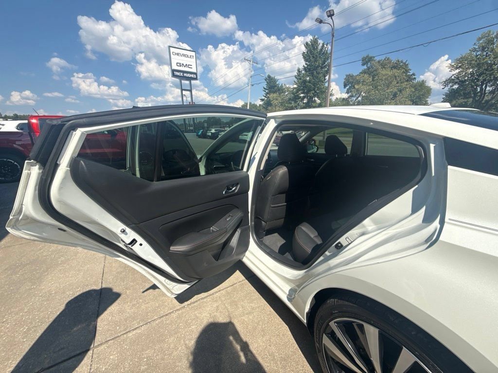 Used 2021 Nissan Altima 2.5 SR w/ SR Premium Package FWD image 12
