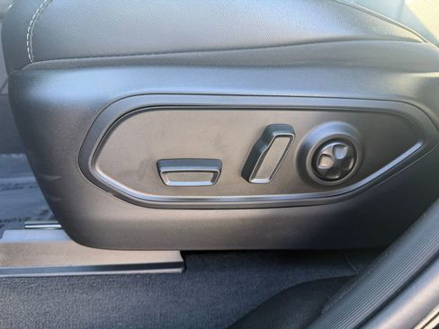 Used 2025 Jeep Grand Cherokee L Limited w/ Luxury Tech Group II image 18