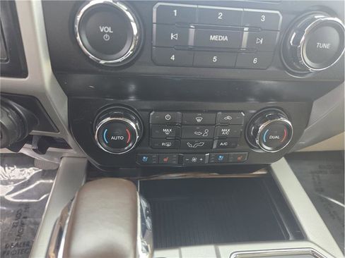 Used 2020 Ford F150 Lariat w/ Equipment Group 501A Mid image 21