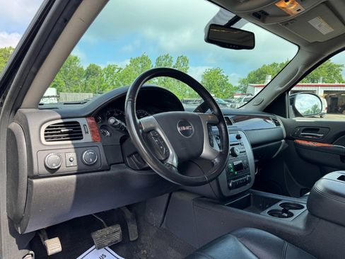 Used 2013 GMC Yukon XL SLT w/ SLT-2 Equipment Package AWD/4WD image 14