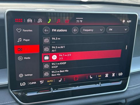 New 2026 Volkswagen Tiguan SE image 18