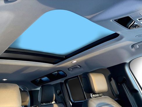 Used 2025 Land Rover Defender 110 S image 25