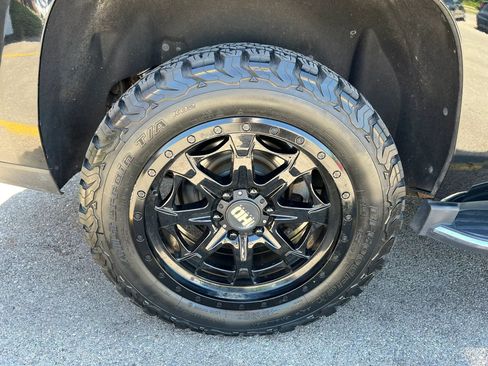Used 2017 Cadillac Escalade Premium Luxury AWD/4WD image 11