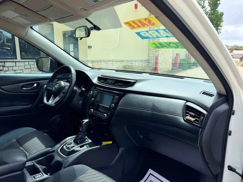 Used 2018 Nissan Rogue SV w/ Premium Package FWD image 13
