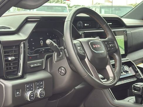 Used 2025 GMC Sierra 1500 AT4 w/ AT4 Premium Package AWD/4WD image 11