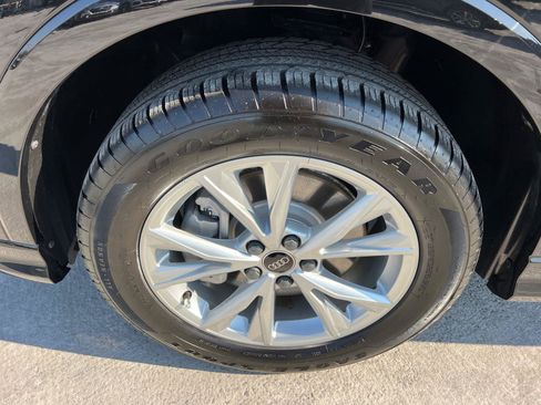 Used 2025 Audi Q3 2.0T Premium image 11