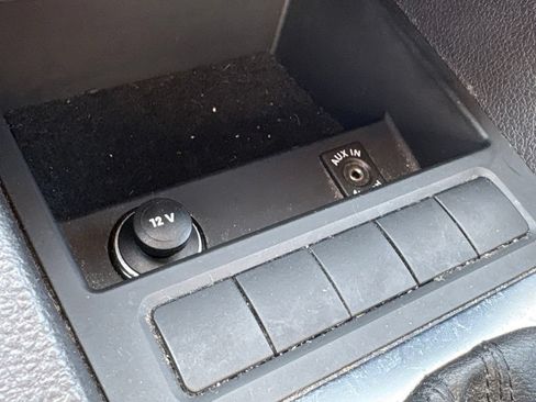 Used 2013 Volkswagen Jetta SE FWD image 24