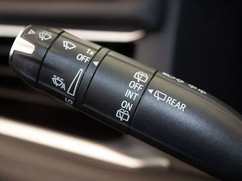 Used 2022 GMC Yukon XL Denali w/ Denali Premium Package image 30