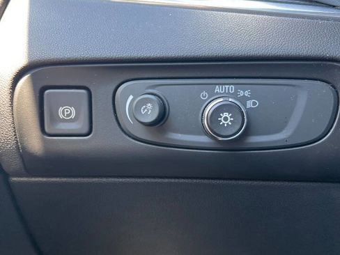 Used 2020 Buick Enclave Essence w/ Sound and Sites Package AWD/4WD image 20