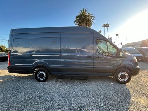 Used 2019 Ford Transit 250 148 High Roof Extended RWD image 4